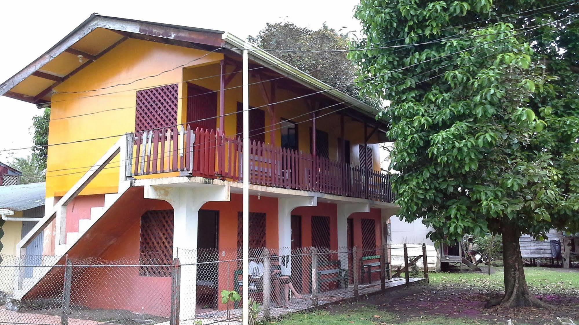 Cabinas Miss Miriam 1 Tortuguero Exterior foto