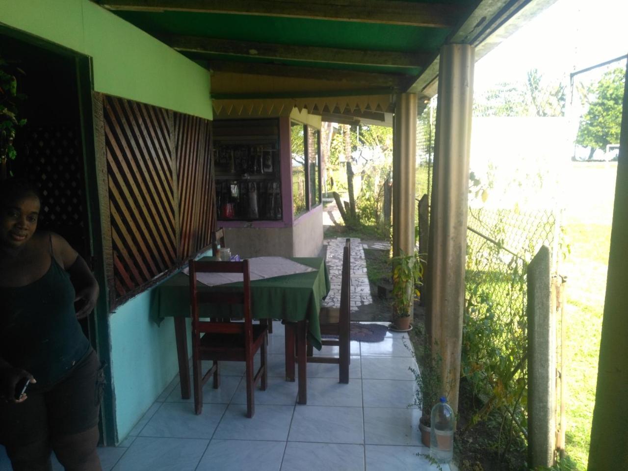 Cabinas Miss Miriam 1 Tortuguero Exterior foto